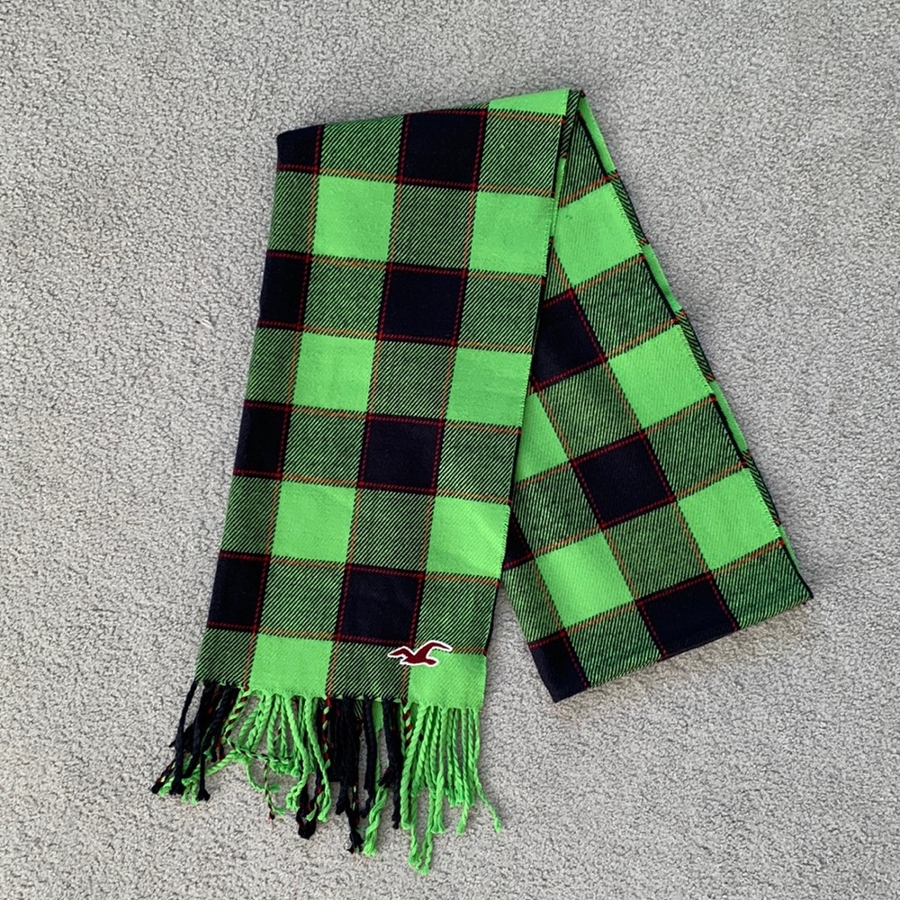 Hollister Scarf (NWT)